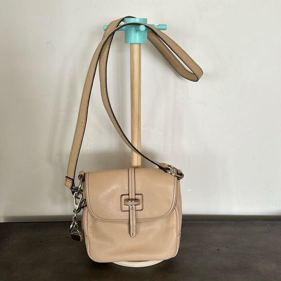 Tignanello Cream Pebbled Leather Crossbody Built in Wallet Shoulder Bag Travel - Picture 1 of 14